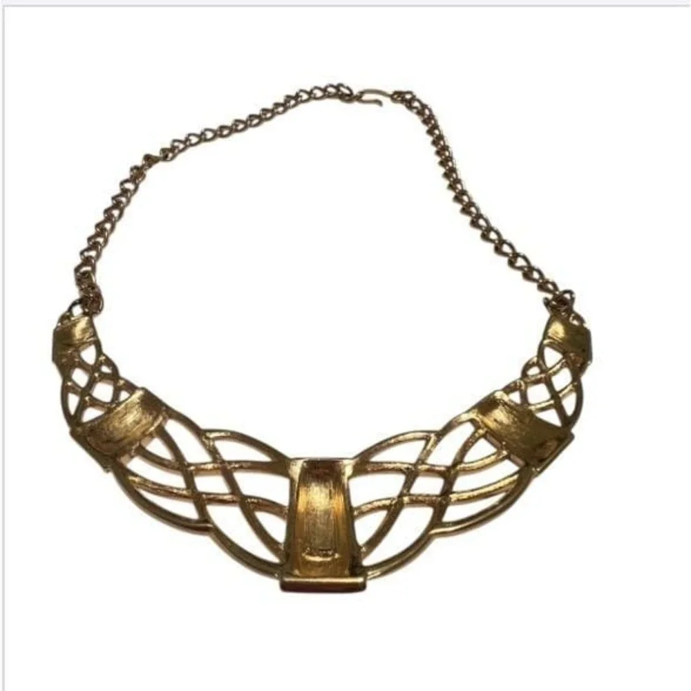 VTG  Monet Pink Enamel Gold‎ Tone Statement Bib Collar Necklace Hook Clasp 1980s